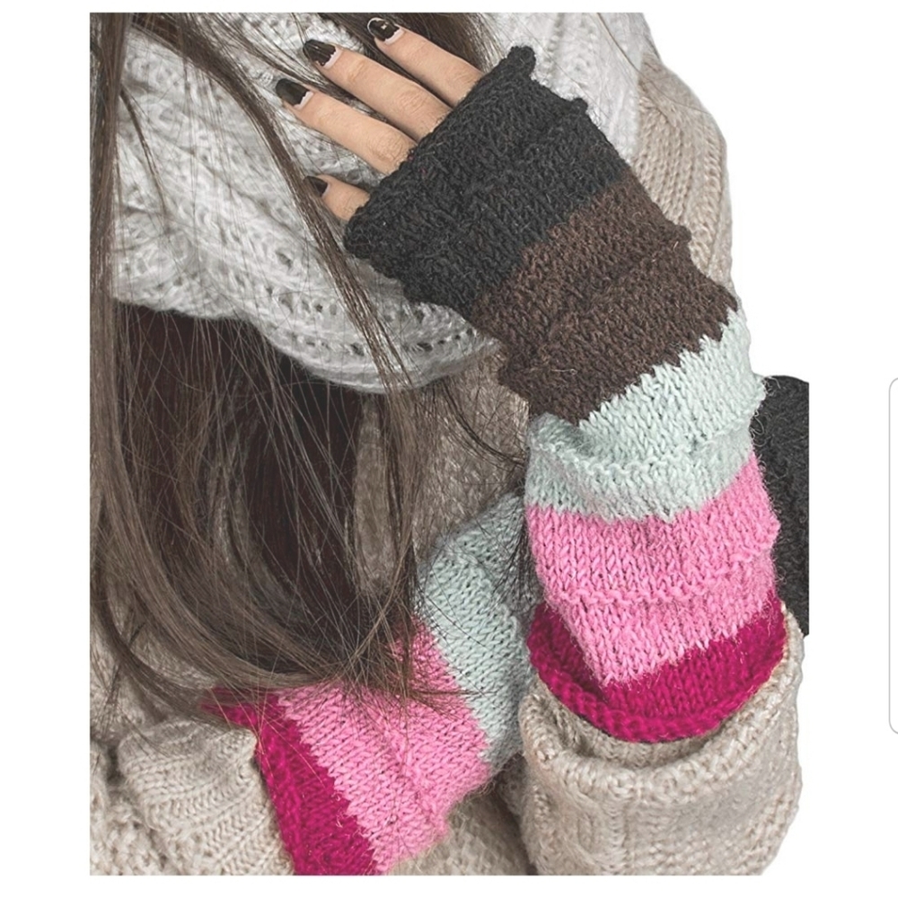 SUPER CUTE BOHO FINGERLESS GLOVES - Picture 2 of 8